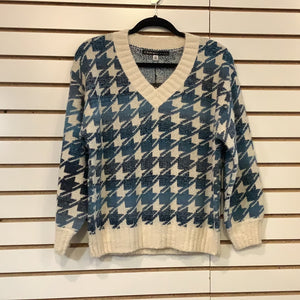 Houndstooth Blue/Cream V-Neck Sweater by Clotheshead.