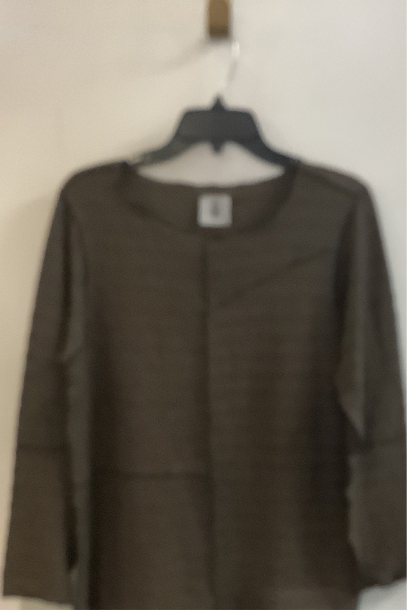 Olive Textured Knit, 3/4 Sleeve, Round Neck w/Black Piping Detail by Inoah.