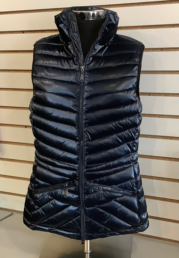 Navy Puffed Vest w/Zippered Front Pockets by Orly.